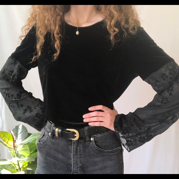 Vintage 90s black velvet top with floral sleeves - Picture 2 of 4